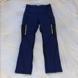 blue cropped lulu leggings